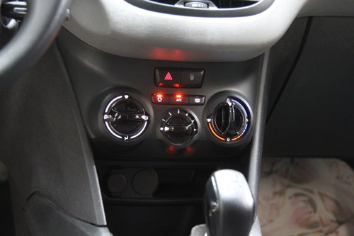 Imagem 12 de 15 de Peugeot 208