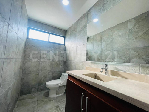 Venta Casa En Frac Sendero Del Fresno 3 Recamaras, 4 Baños, Con Jardín, Puebla