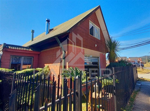 Casa En Venta De 3 Dorm. En Valdivia