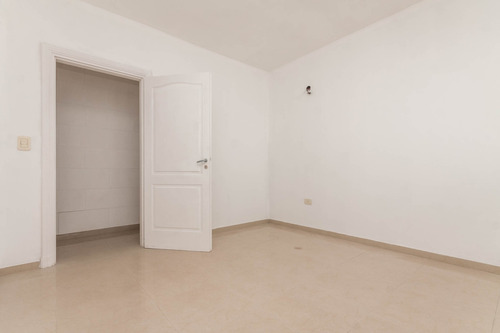 Depto. Tipo Casa 3 Amb. En Lanús Centro
