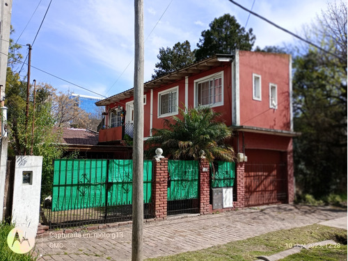 Casa Chalet Y Dos Departamentos 