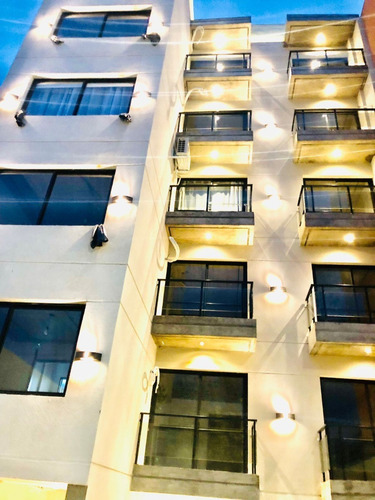 Imagen 3 de 16 de Departamento En Venta, Haedo Moron, Con Terraza Privada Y Parrilla