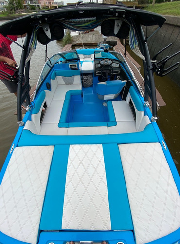 Imagen 4 de 14 de Lancha Para Wakeboard Y Wakesurf Skywake Xl 22