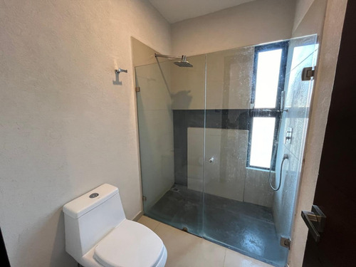 Casa En Venta En Costa De Oro, 4 Recámaras Cada Una Con Baño, Una De Ellas En Planta Baja, Alberca Y Jardín En Boca Del Río, Veracruz