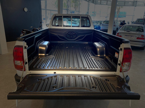 Imagen 9 de 14 de Toyota Hilux Dx 2.4 Tdi 4x4 Cs Vehiculosdeloeste
