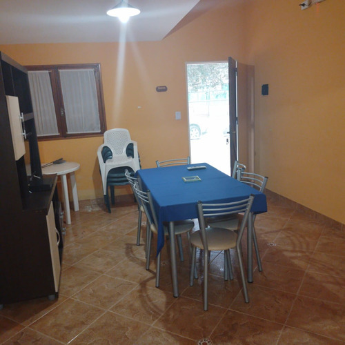 Casa Con Parque, No Se Comparte. Tiene Reja En El Frente De La Casa.