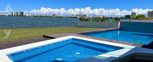 Casa En Venta, 5 Recamaras, Frente Laguna, Jacuzzi, Piscina, Isla Dorada Cancun.