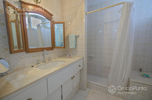 Hermoso Chalet Con Piscina Climatizada En Alquiler En Zona Golf - Punta Del Este