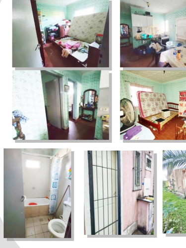 Casa De Dos Ambientes Y Un Baño Con Construcción Al Fondo