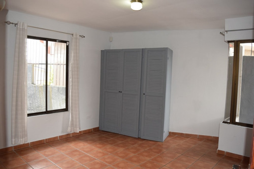 Imagen 13 de 17 de Casa Muy Amplia, Uso De Suelo Mixto. Residencial Jardines De Santa Lucia, Heredia