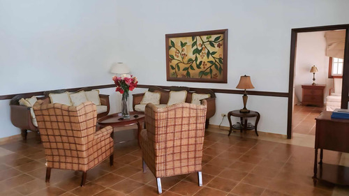 Vendo Villa De 4 Habitaciones En Juan Dolio