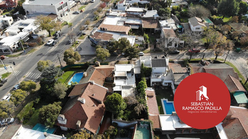 Casa A Reciclar En Zona Comercial De Fisherton, Con Potencial Para Construir Pb 2 Pisos
