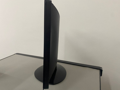 Imagem 5 de 10 de Monitor Lenovo Com 19'' Com Saída Vga E Dvi 110/220v