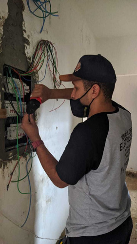 Imagem 3 de 5 de Eletricista Residencial ,predial E Comecial