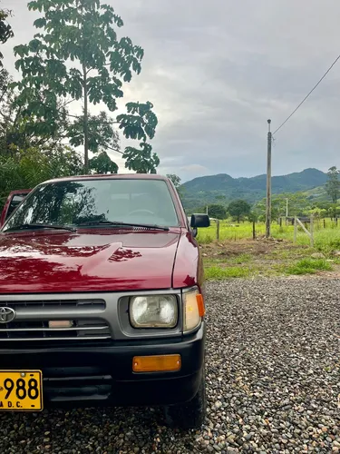 Toyota Hilux 2.4l 117 hp 4x2