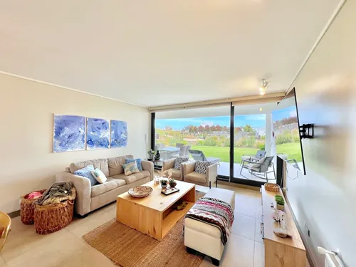 Excelente Departamento En Primer Piso Con Jardín En Marbella