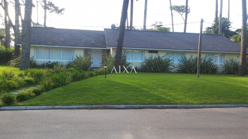 Casa En Punta Del Este, Mansa- Ref: 312
