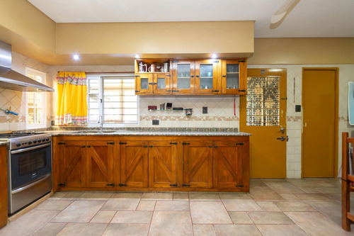 Casa 5 Amb Venta En Tesei Quincho Jardin Excelente