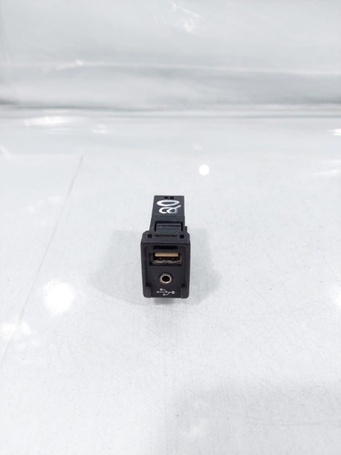 Entrada Adaptador Usb Toyota Hilux 861900k010 (Usado)