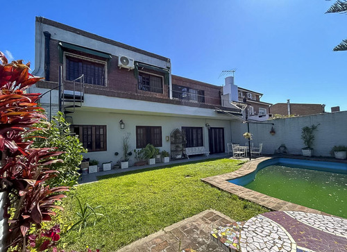 Casa En San Isidro, Barrio Las Carreras