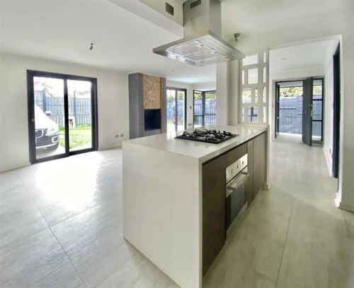 Casa En Venta De 4 Dorm. En Las Condes