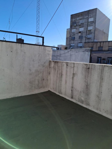 Venta - Oficina 2 Ambientes Con Terraza En Galería Comercial A Metros De La Estación San Isidro