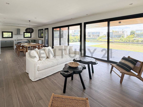 Casa Al Agua En Virazón Nordelta Con 4 Suites Y Tercera Planta.