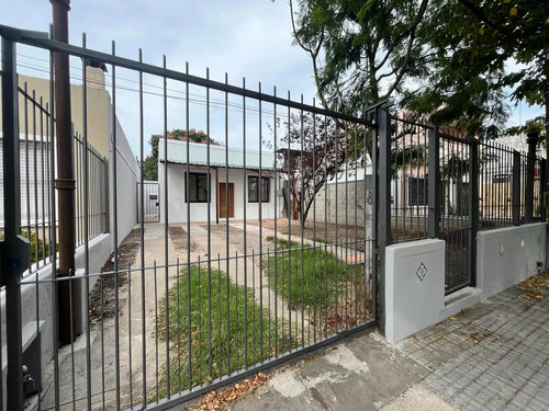 Vendo Casa A Estrenar En Parque Batlle. 2 Dorm. 2 Baños.