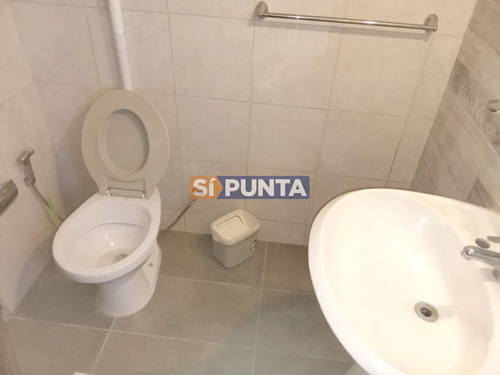 Venta De Edificio En La Paloma Frente Al Mar.