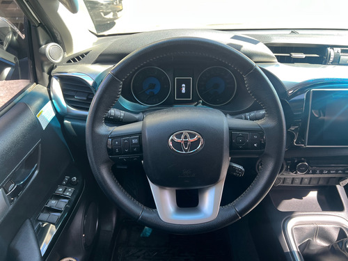 Toyota Hilux 2.8 Cd Srv 177cv 4x4