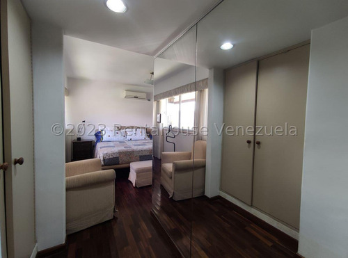 Ms: 25-12508. En Venta Amplio Apartamento En Colinas De Valle Arriba, A= 174 M2, 3h, 4b, 4p.
