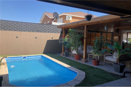 Casa En Condominio Con Piscina, Valle Grande