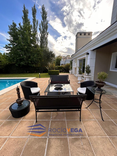 Casa En Venta En Barrio Santa Ana Moreno