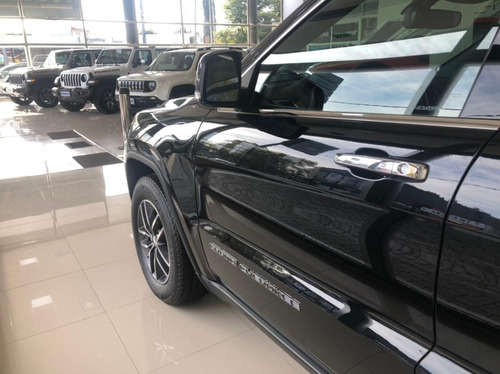 Imagen 3 de 15 de Grand Cherokee Limited 3,6l 2019 Negra 0km Lop