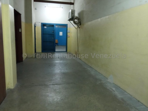 Edificio En Venta Urb. Boleíta Norte Calle Urb Industrial Albores Leoncio, Caracas