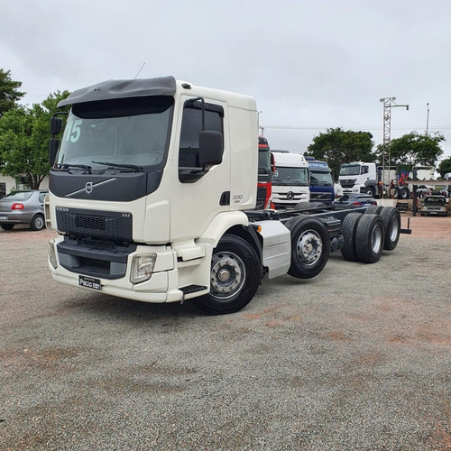Imagem 4 de 14 de Caminhão Bitruck 8x2 Volvo Automatico Ishift Vm 330 Rs