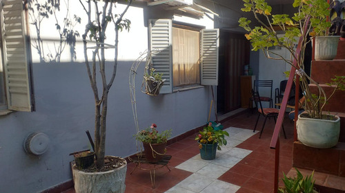 Ph En Venta - Caseros - 3 Amb, Patio Y Terraza. Sobre Avda. San Martín Al 3900, Caseros