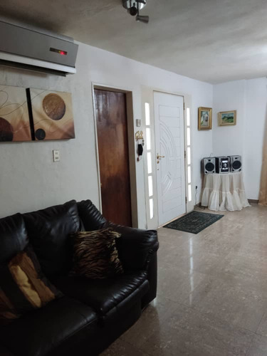 Imagen 3 de 19 de Town House Ubicado En La Urbanización Antares Villa.