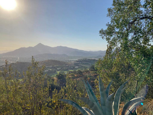 Casa De 4 Dormitorios Con Increíble Vista A Santiago