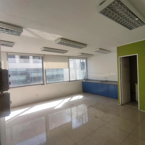 Arriendo Oficina De Planta Libre De 30m2 En Sector Prat