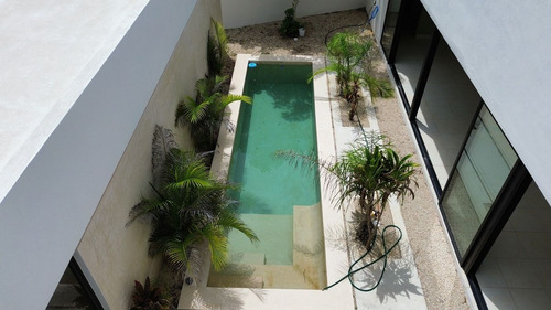 Casa Jardines De Una Planta De 4 Recamaras En Venta, Cholul.