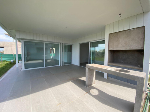 Venta De Casa 4 Ambientes A Estrenar Con Vista Al Agua Barrio Muelles- Escobar