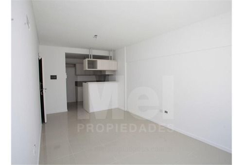 Alquiler 2 Amb, Dormitorio En Suite, Toilette Y Balcón.