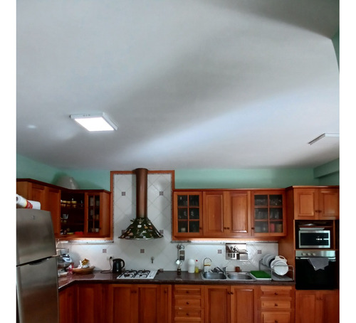 Chalet Sobre Inmenso Lote De 9,02 X 42,70 Son 6 Ambientes Con Parque Piscna Y Quincho Con Sum Y Dep.