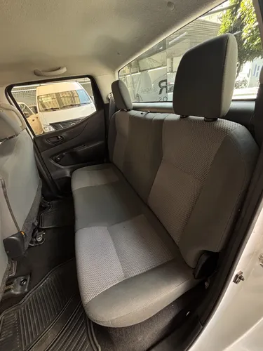 Nissan NP300 2.5 Doble Cabina S Pack Seg Mt