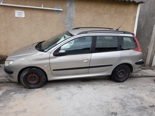 Imagem 2 de 4 de Peugeot 206 Sw 2005 1.4 Presence 5p