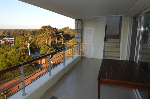 Duplex, Tiene Abajo 2 Dormitoiros Con 2 Baños, Arriba 1 Dormitorio Cn 1 Baño Y Otro Living - Ref: 5308