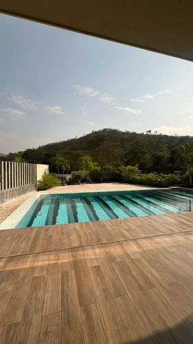Townhouse En Altos De Guataparo - Acepta Financiamiento