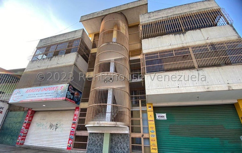 $ Apartamento En Venta Centro De Barquisimeto. Carrera 30 / 24-4676 As-3