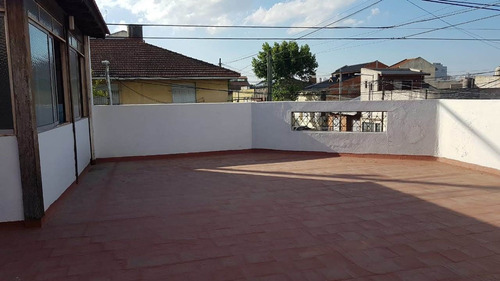 Casa En Sarandi Avellaneda 5 Ambientes Y Terraza